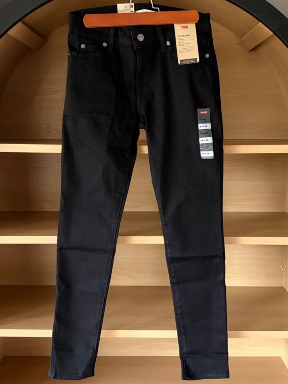 NWT•Levi's 711 Skinny Jeans | Soft Black | 2 Short | W26 L28